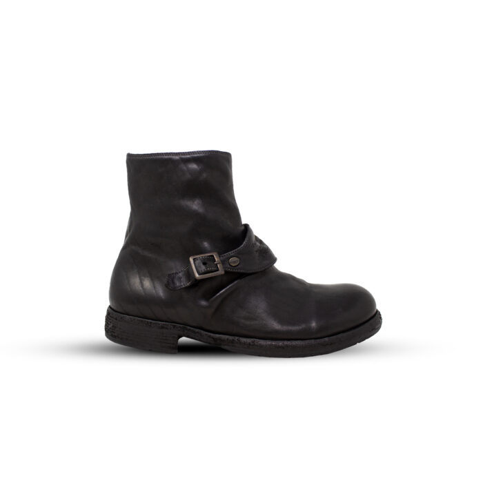 Canticum 8 side view of the black ankle boot