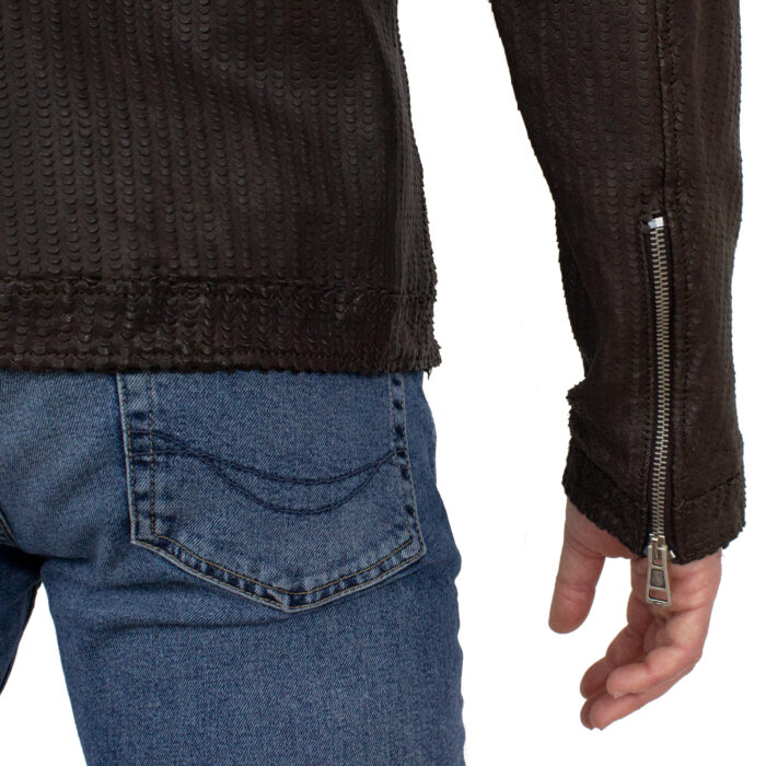 Chronium dettaglio della zip sulla manica della giacca