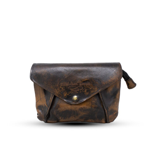 Dodola front of the cognac-colored clutch