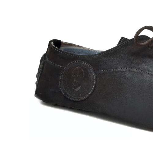 Carshoes Detalhe de sapato de camurça encerada alta