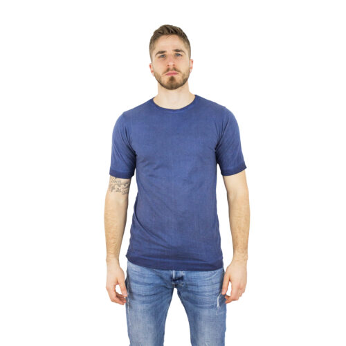 Blauw T-shirt met boomschors en zeewier aan de voorkant