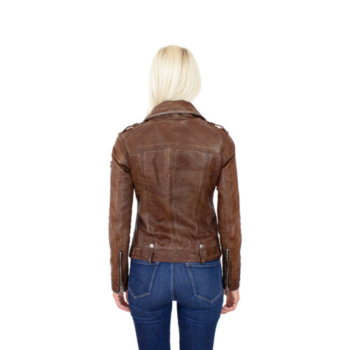 Nonia back of the brown jacket